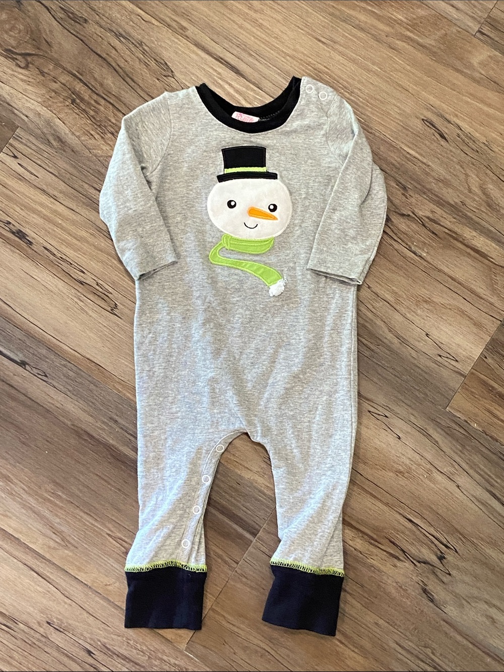 Ricrac & Ruffles gender neutral 6-9 month snowman novelty one piece outfit